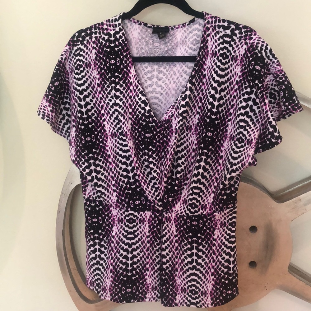 Snake print v neck top